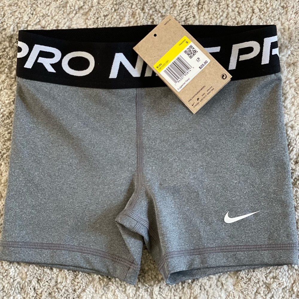 NIKE PRO GIRLS SIZE SMALL TRAINING SHORTS